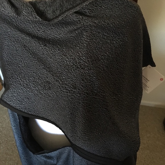 LULULEMON NWT AUTHENTIC VINYASA BLUE & BLACK COZY SOFT VERSATILE WRAP - Picture 11 of 16